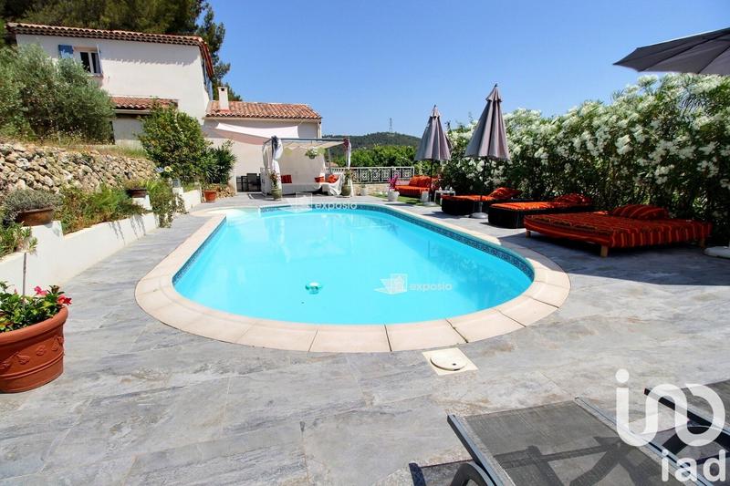 Maison - 205 m² - 9 pièces