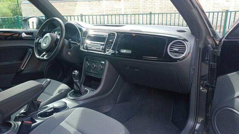 Volkswagen Coccinelle Cabriolet 1.6 Tdi 105 .