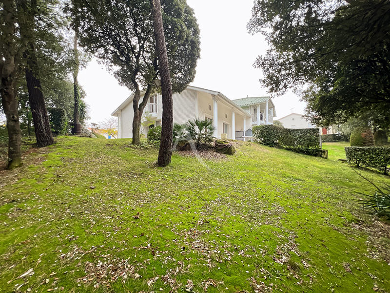 Appartement - 134 m² - 6 pièces