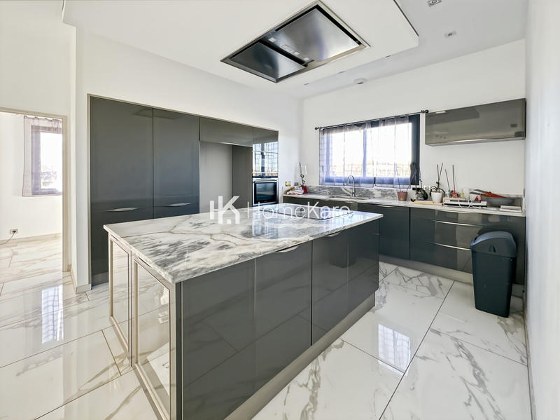 Maison - 224 m² - 6 pièces