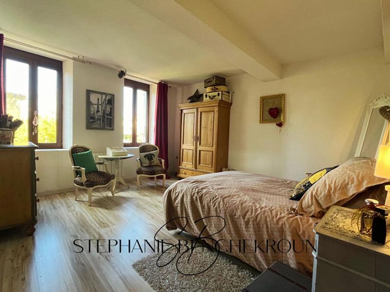 Maison - 180 m² - 5 pièces