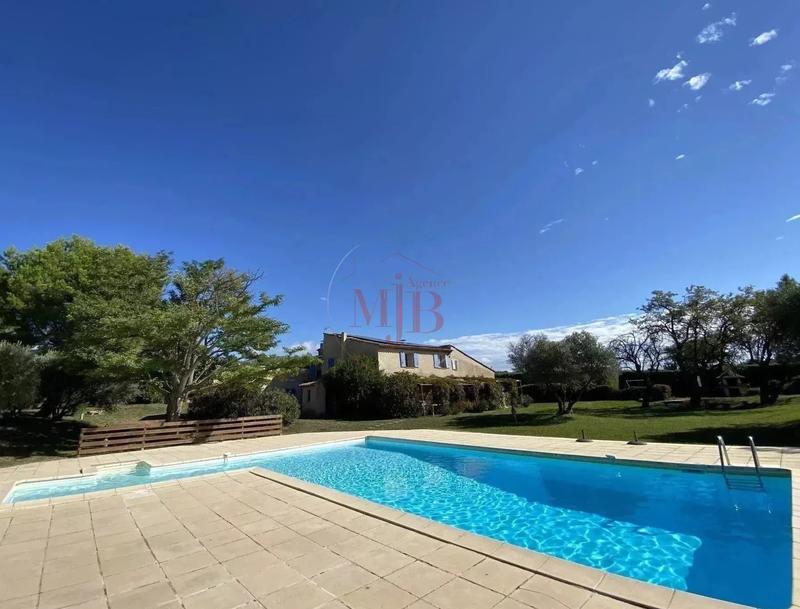 Propriété - 370 m² - 26 pièces