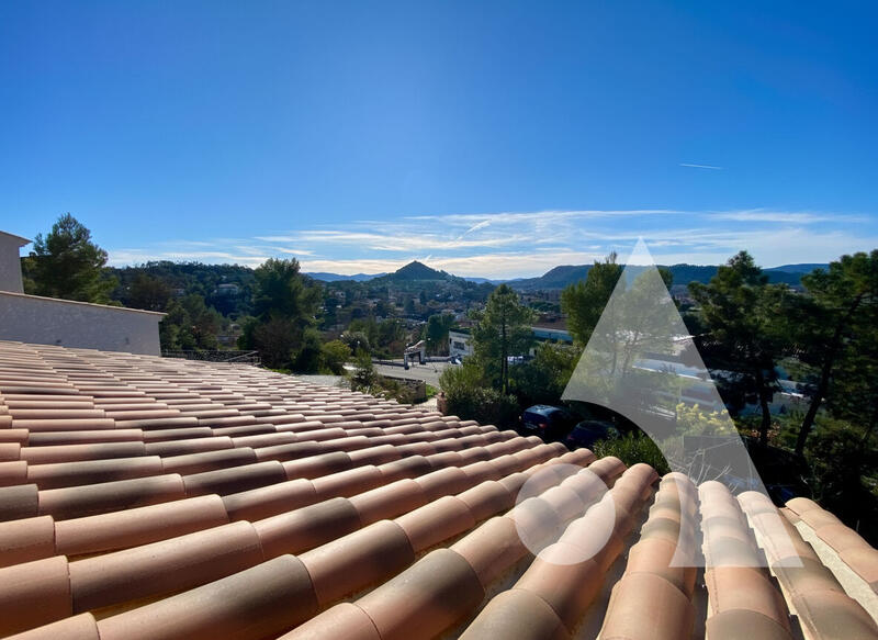 Maison - 214 m² - 7 pièces