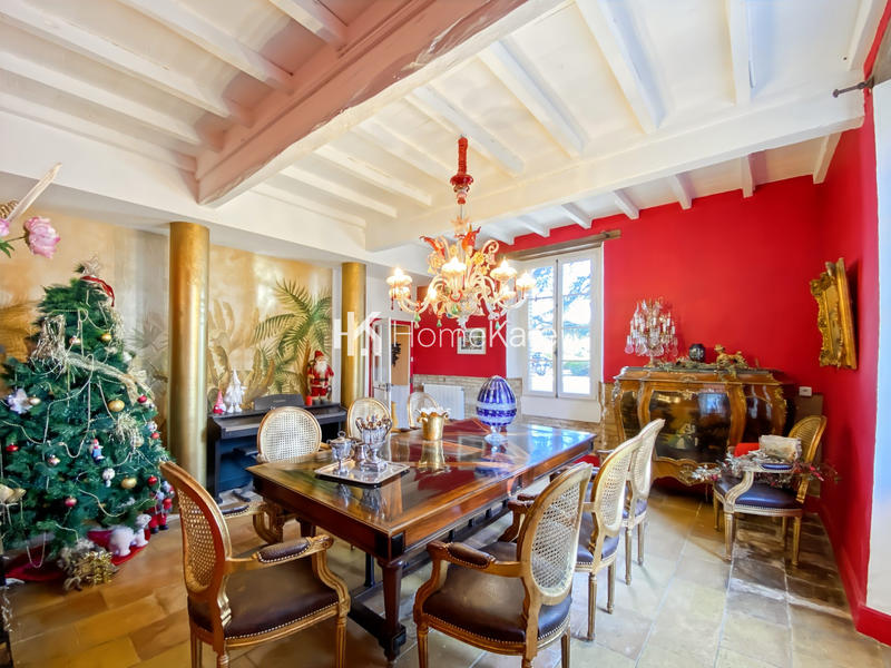 Maison - 300 m² - 8 pièces