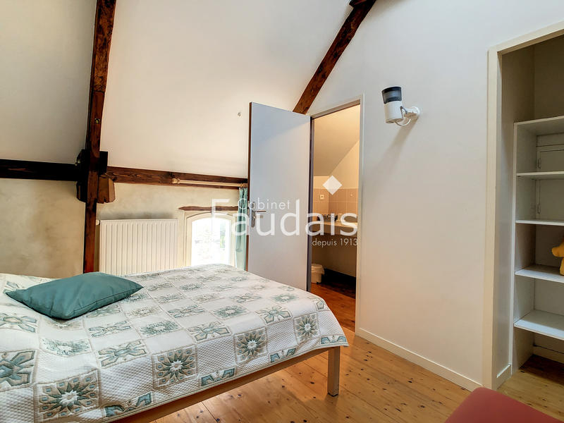 Maison - 1 014 m² - 34 pièces