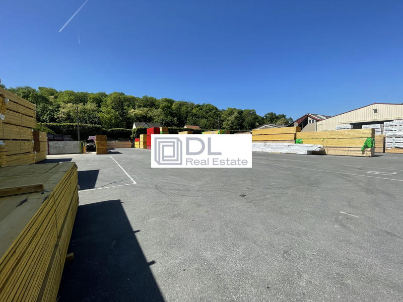 Terrain commercial - 5 400 m²