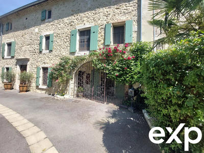 Maison traditionnelle - 268 m² - 10 pièces