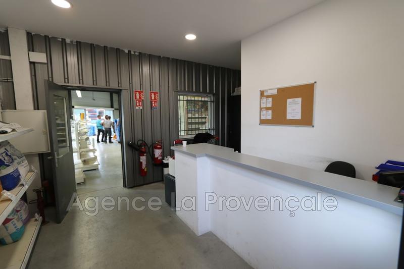 Local commercial - 1 200 m²
