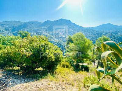 Terrain constructible - 1 400 m²