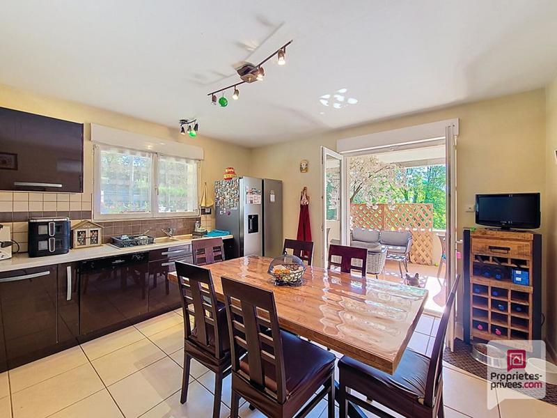 Maison - 202 m² - 7 pièces