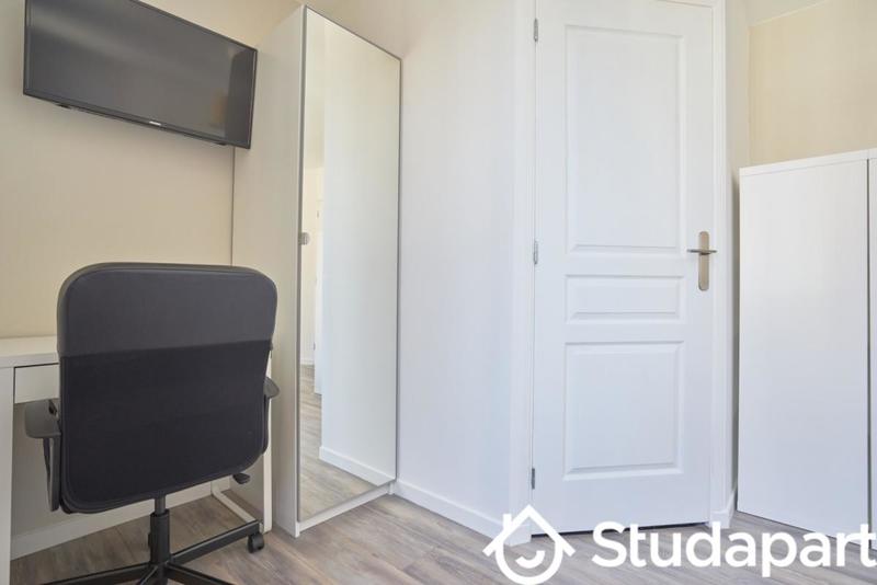 Chambre - 13 m² - 1 pièce