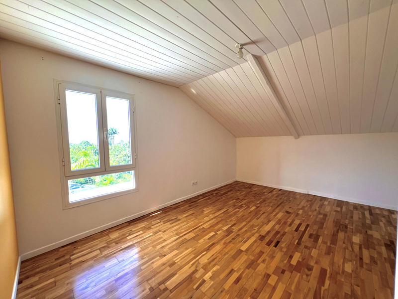 Maison - 96 m² - 4 pièces