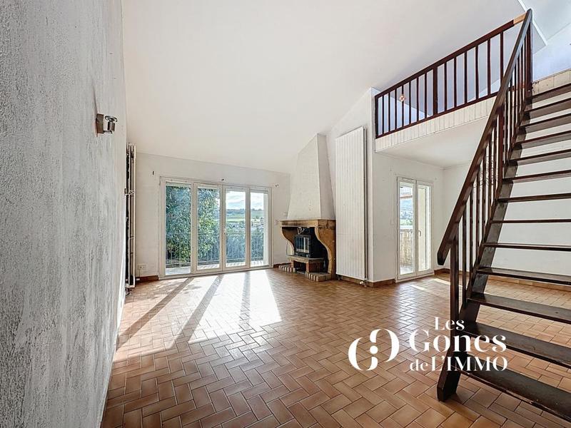 Maison - 235 m² - 8 pièces