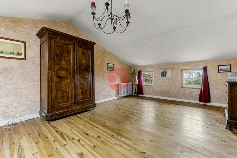 Propriété - 218 m² - 6 pièces