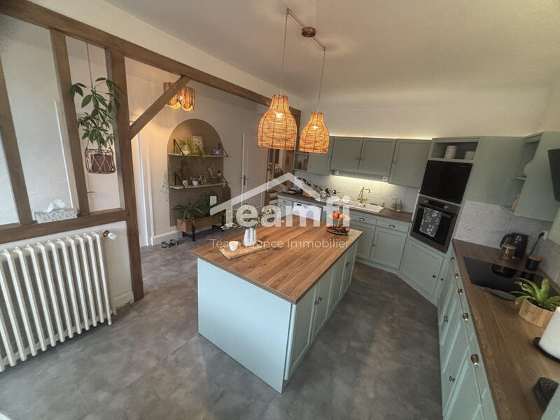 Maison - 255 m² - 7 pièces