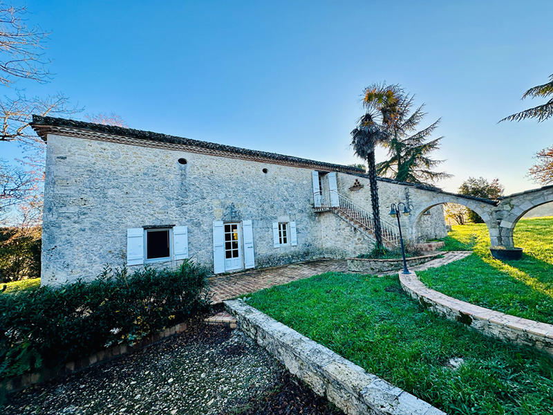 Maison - 362 m² - 9 pièces