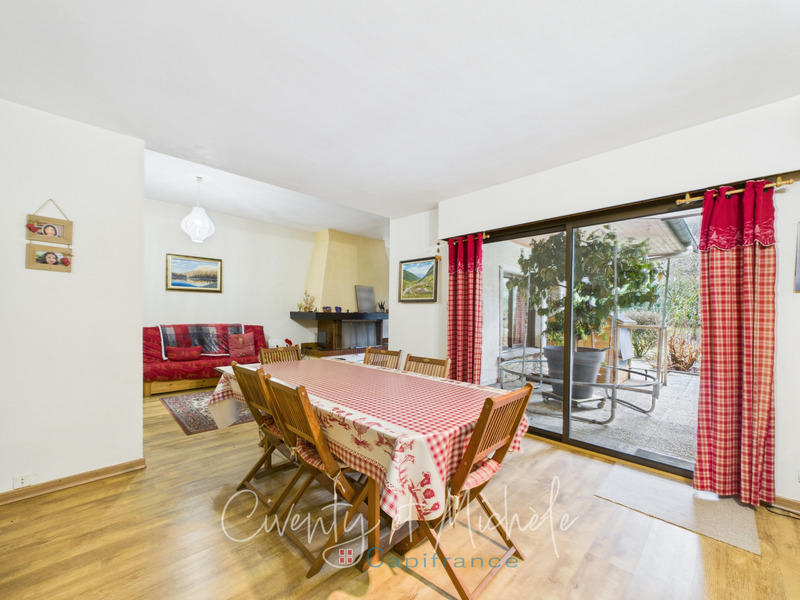 Maison - 308 m² - 10 pièces