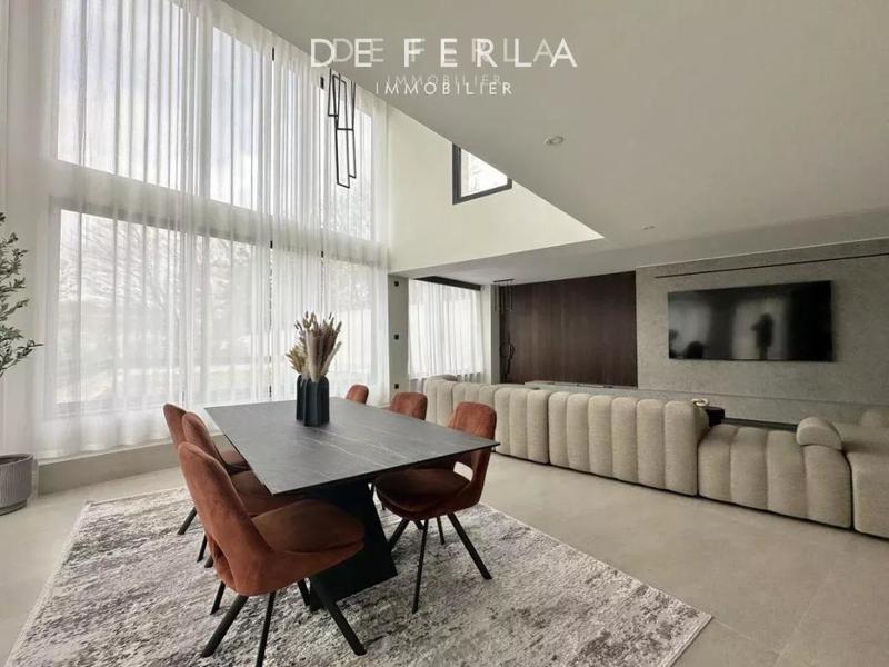 Villa - 560 m² - 8 pièces