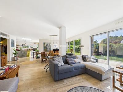 Maison - 137 m² - 5 pièces