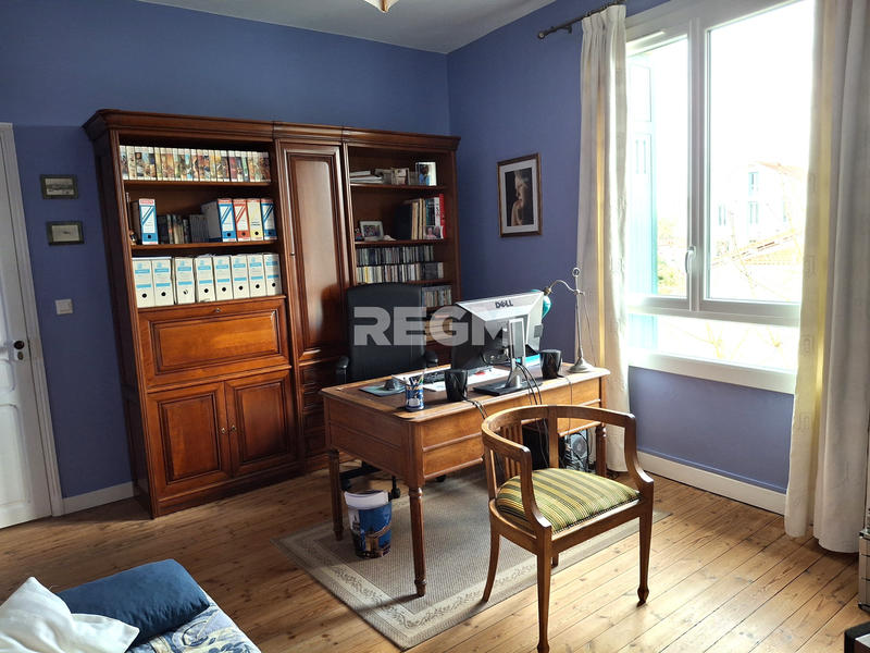 Maison - 230 m² - 9 pièces