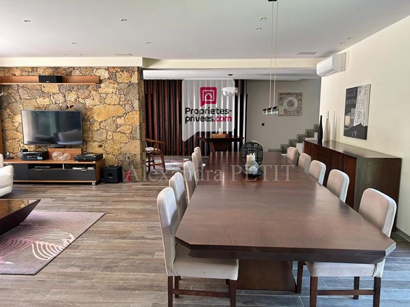 Maison - 257 m² - 7 pièces