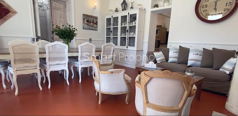 Propriété - 350 m² - 9 pièces