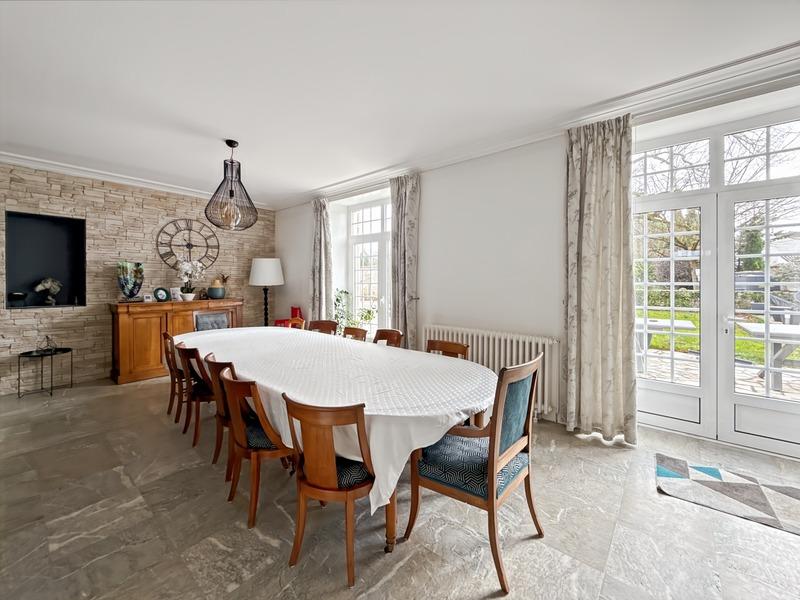 Propriété - 263 m² - 10 pièces