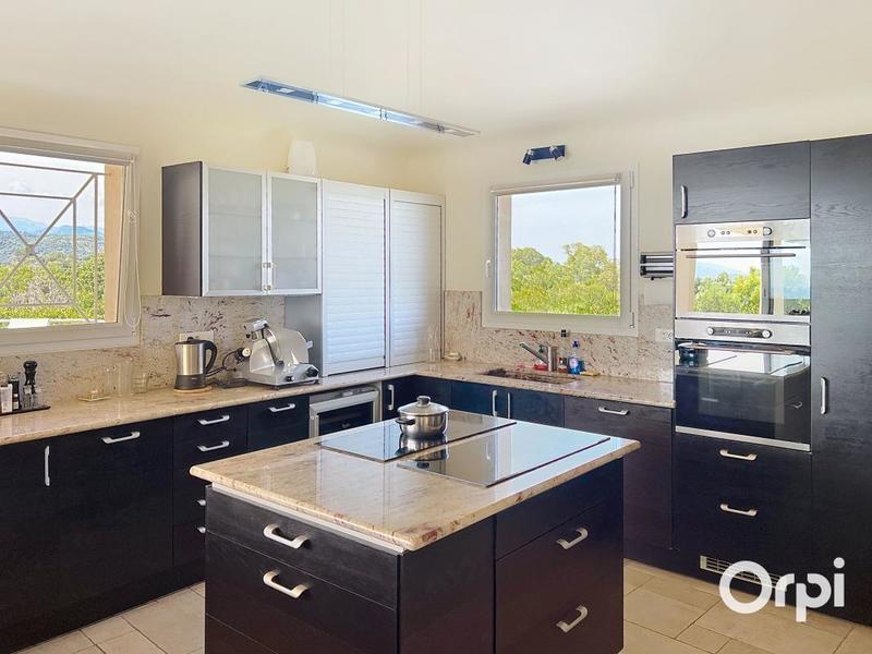 Villa - 300 m² - 7 pièces