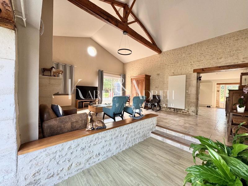 Maison - 216 m² - 7 pièces