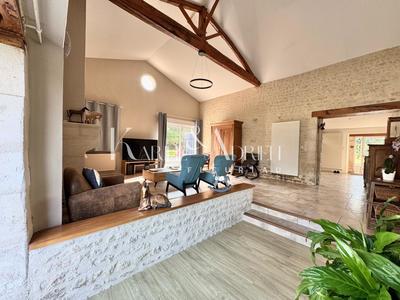 Maison - 216 m² - 7 pièces