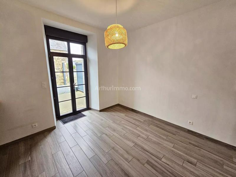Maison - 225 m² - 9 pièces