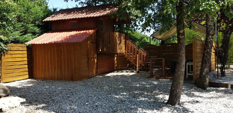 Propriété - 420 m² - 11 pièces