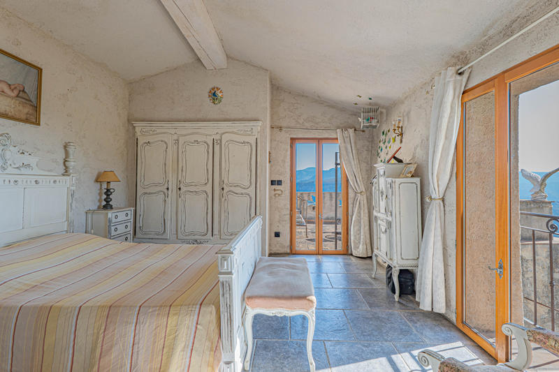 Maison - 343 m² - 12 pièces