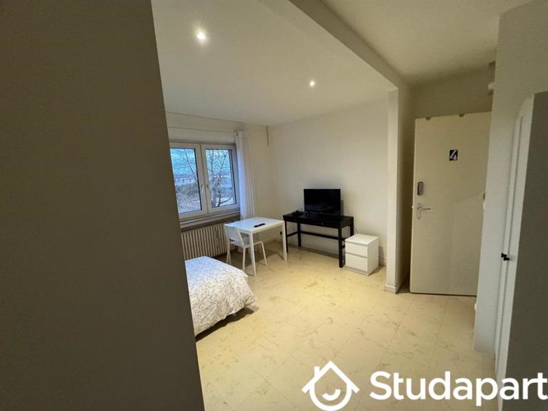 Chambre - 9 m² - 1 pièce