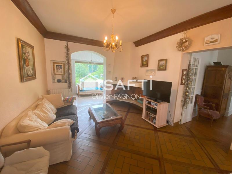 Maison - 215 m² - 10 pièces
