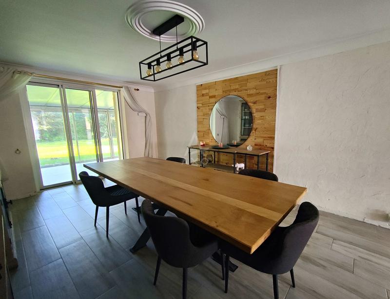 Maison - 250 m² - 8 pièces