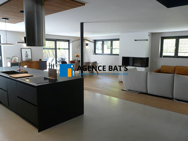 Appartement - 247 m² - 7 pièces