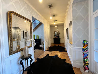 Appartement - 252 m² - 8 pièces