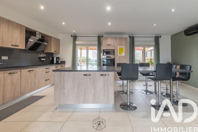 Maison - 138 m² - 7 pièces