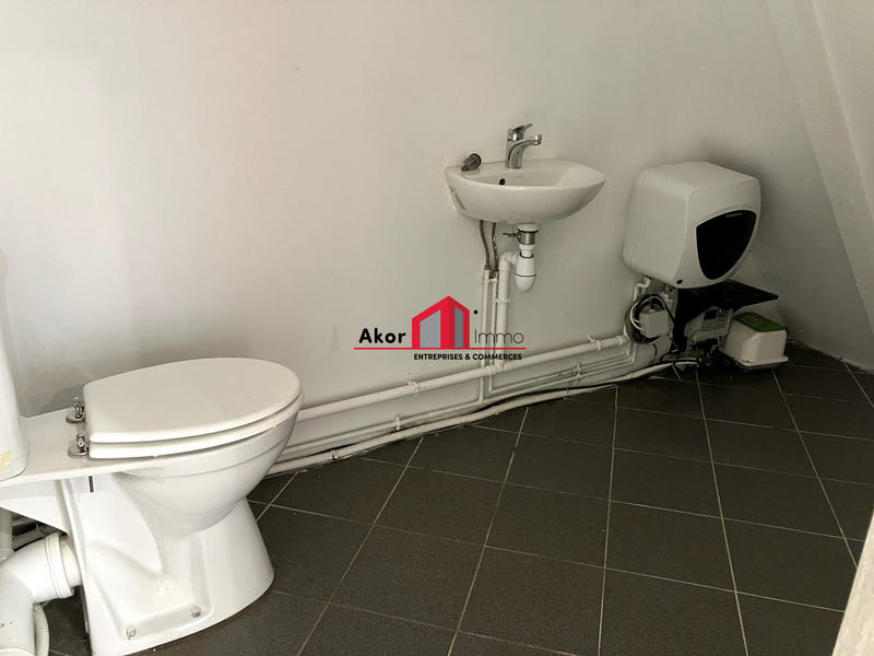 Local commercial - 153 m² - 2 pièces