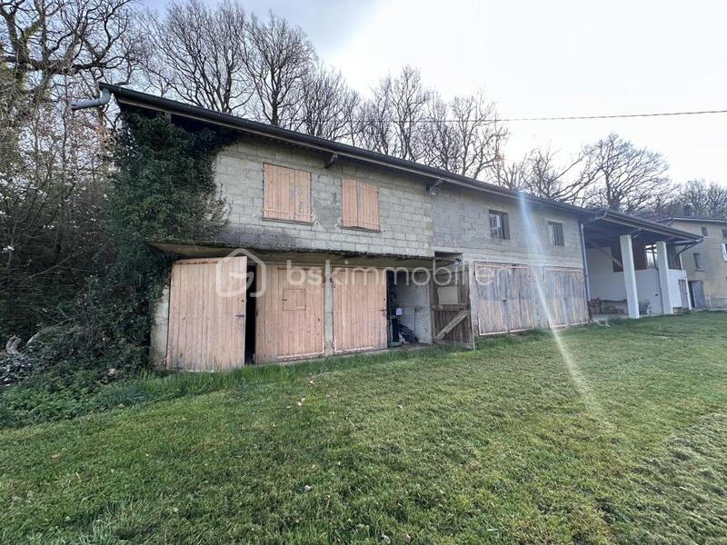 Maison - 275 m² - 8 pièces