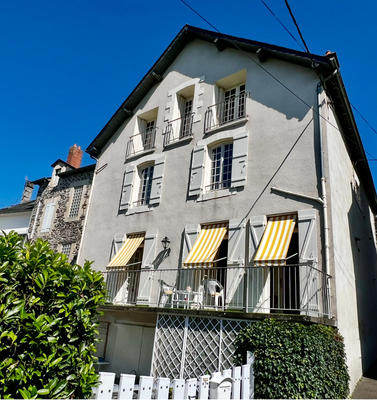 Maison - 260 m² - 9 pièces