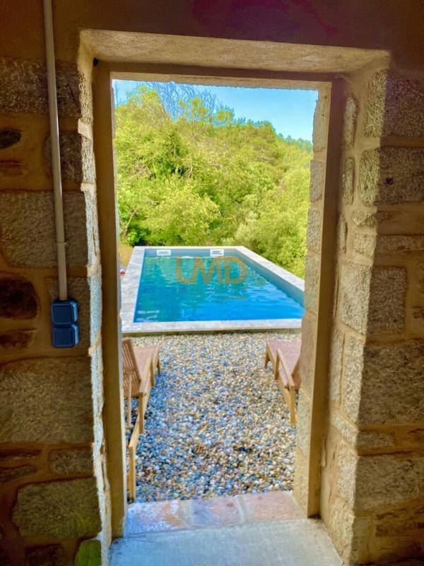 Maison en pierre - 200 m² - 8 pièces