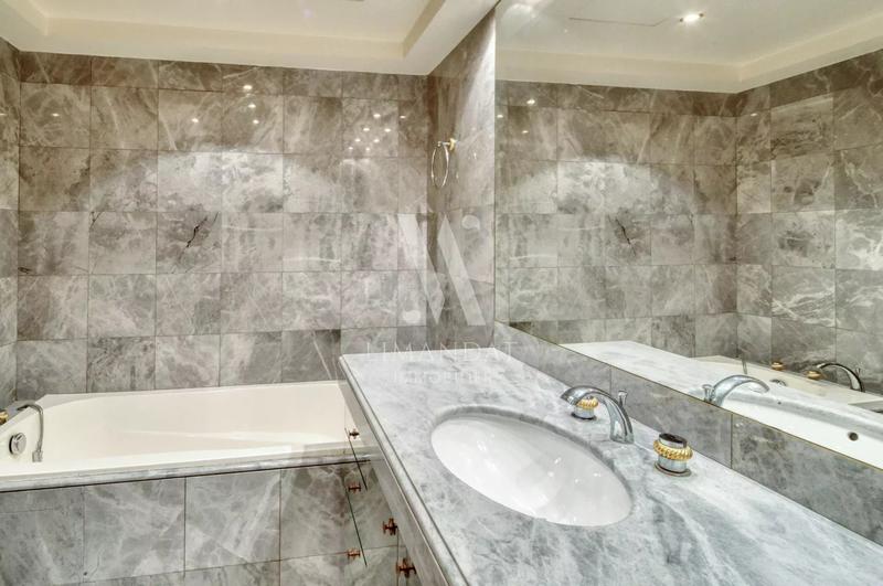 Appartement - 250 m² - 6 pièces