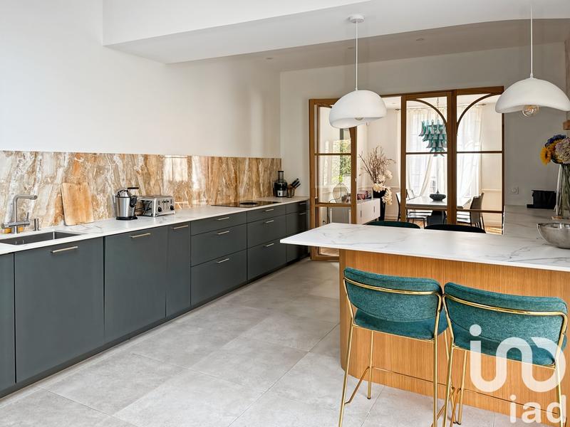 Maison - 220 m² - 7 pièces