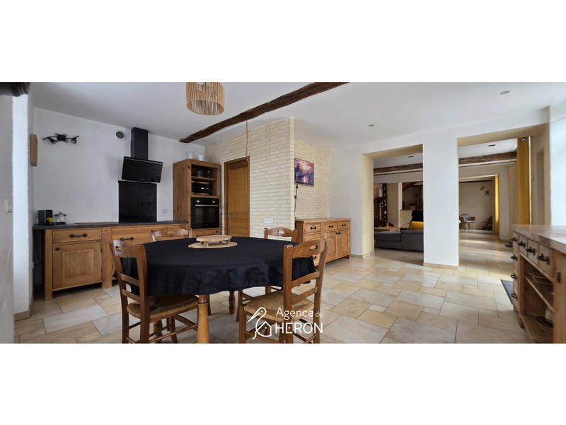 Maison - 217 m² - 6 pièces