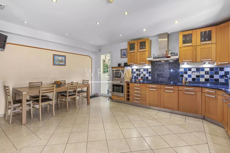 Maison - 185 m² - 7 pièces