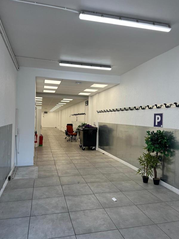 Entrepôt - 580 m²
