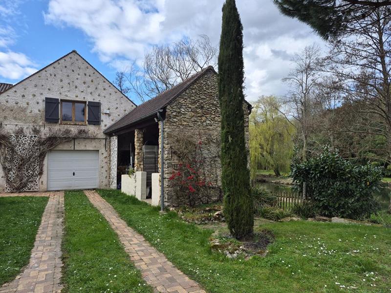 Maison - 210 m² - 8 pièces