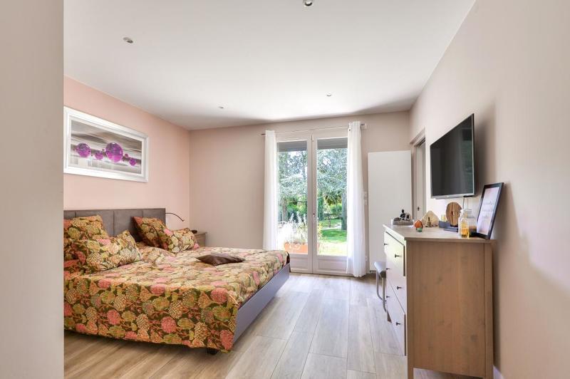 Propriété - 307 m² - 9 pièces